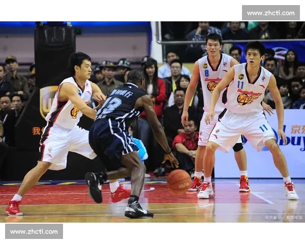 篮球比赛中进攻犯规判罚争议及战术应对分析